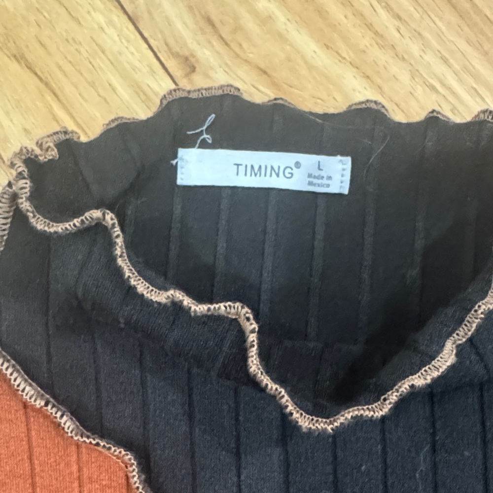 Two-Tone Ribbed Long Sleeve Top - Picture 3 of 4